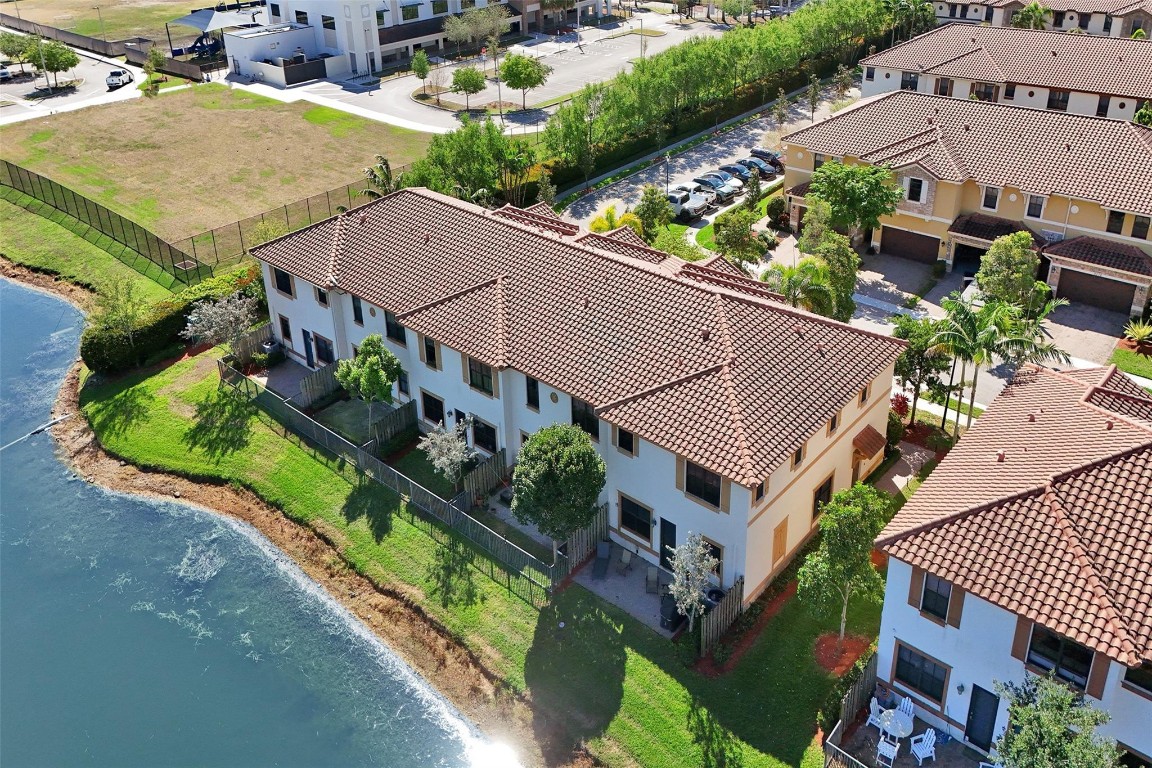 9579 TOWN PARC CIRCLE N 9579