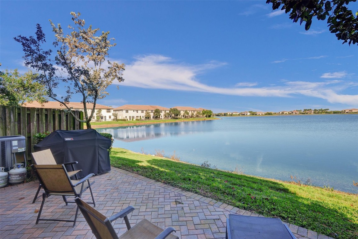 9579 TOWN PARC CIRCLE N 9579