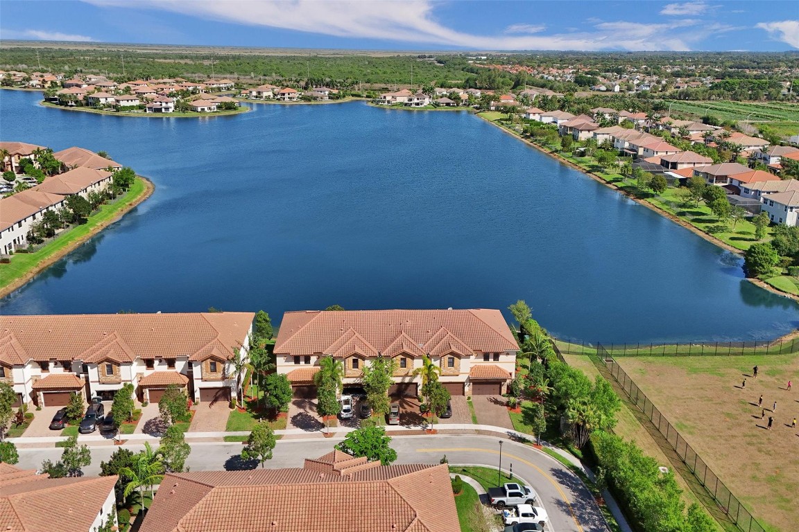 9579 TOWN PARC CIRCLE N 9579