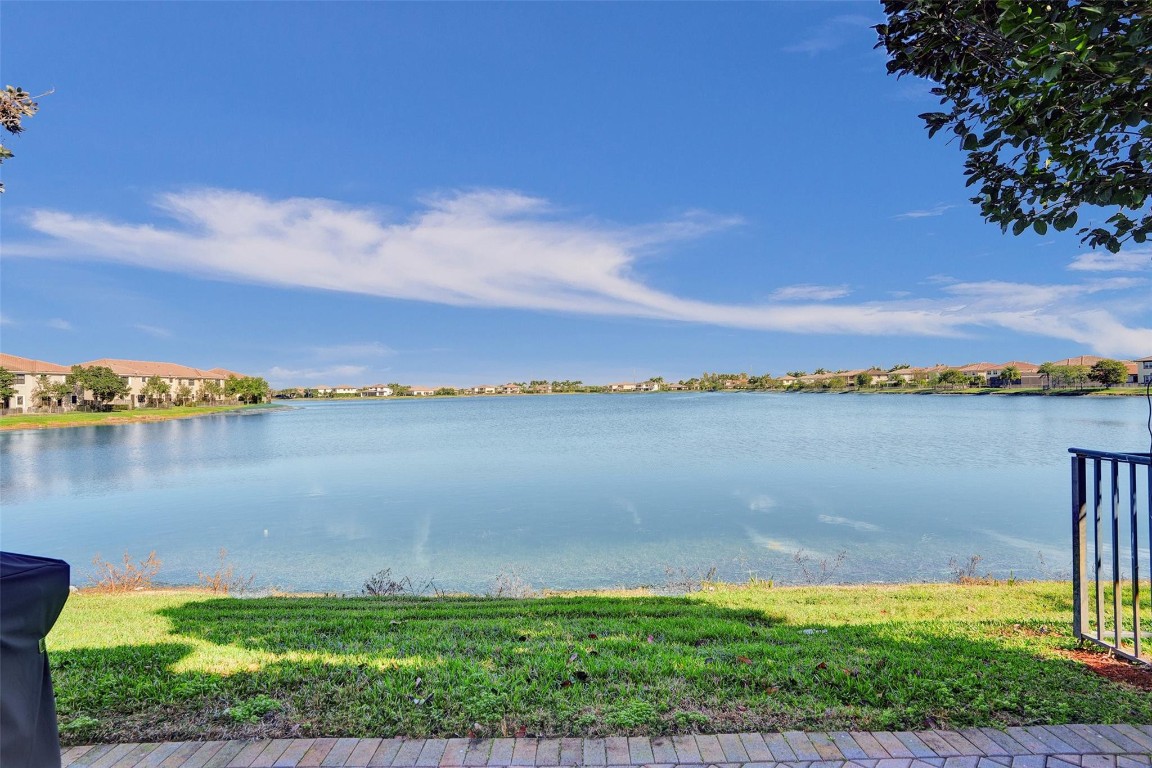 9579 TOWN PARC CIRCLE N 9579