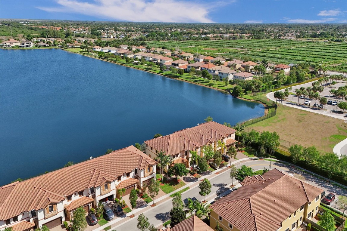 9579 TOWN PARC CIRCLE N 9579