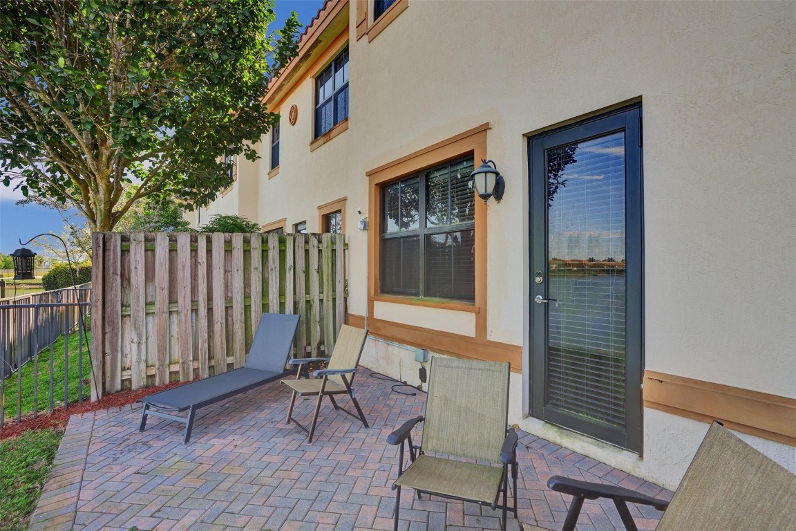 9579 TOWN PARC CIRCLE N 9579