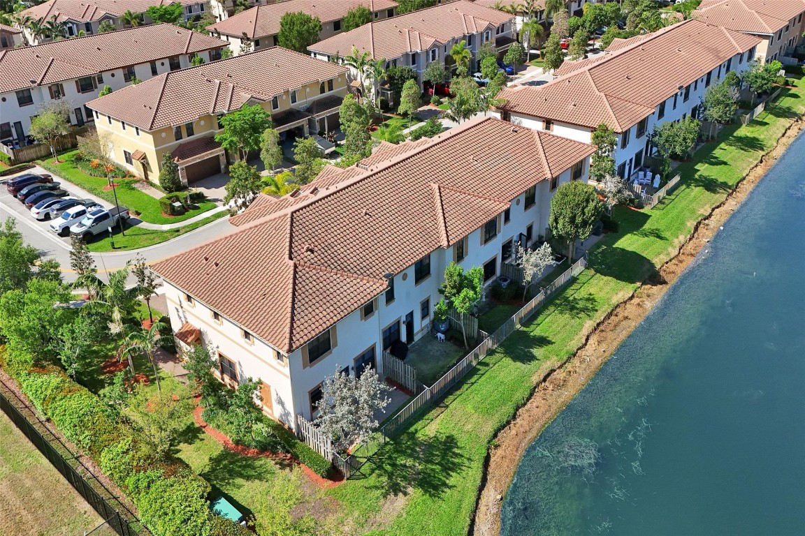 9579 TOWN PARC CIRCLE N 9579