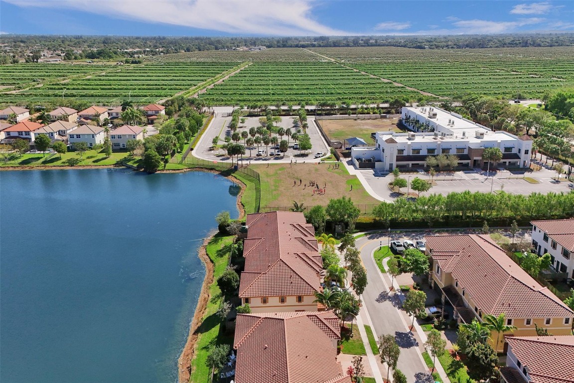 9579 TOWN PARC CIRCLE N 9579