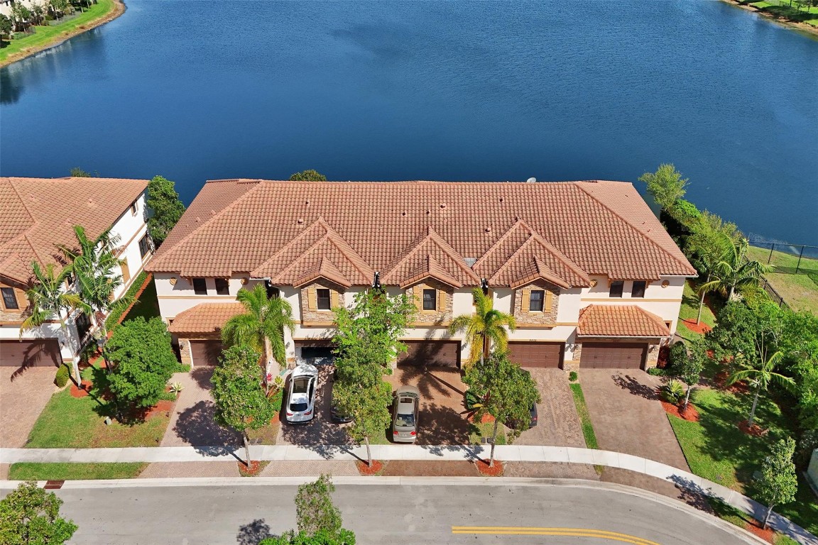 9579 TOWN PARC CIRCLE N 9579