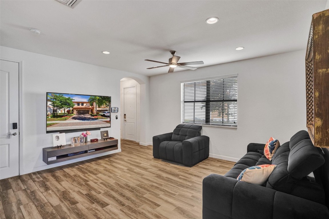 9579 TOWN PARC CIRCLE N 9579