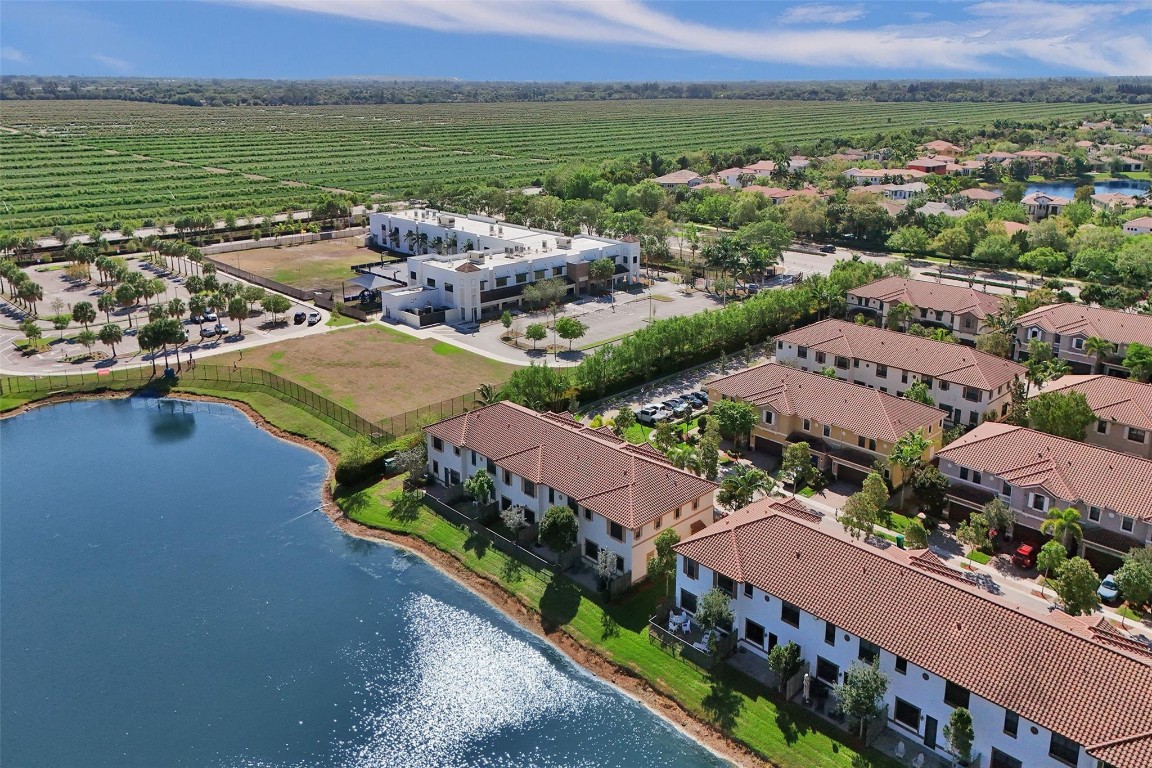 9579 TOWN PARC CIRCLE N 9579