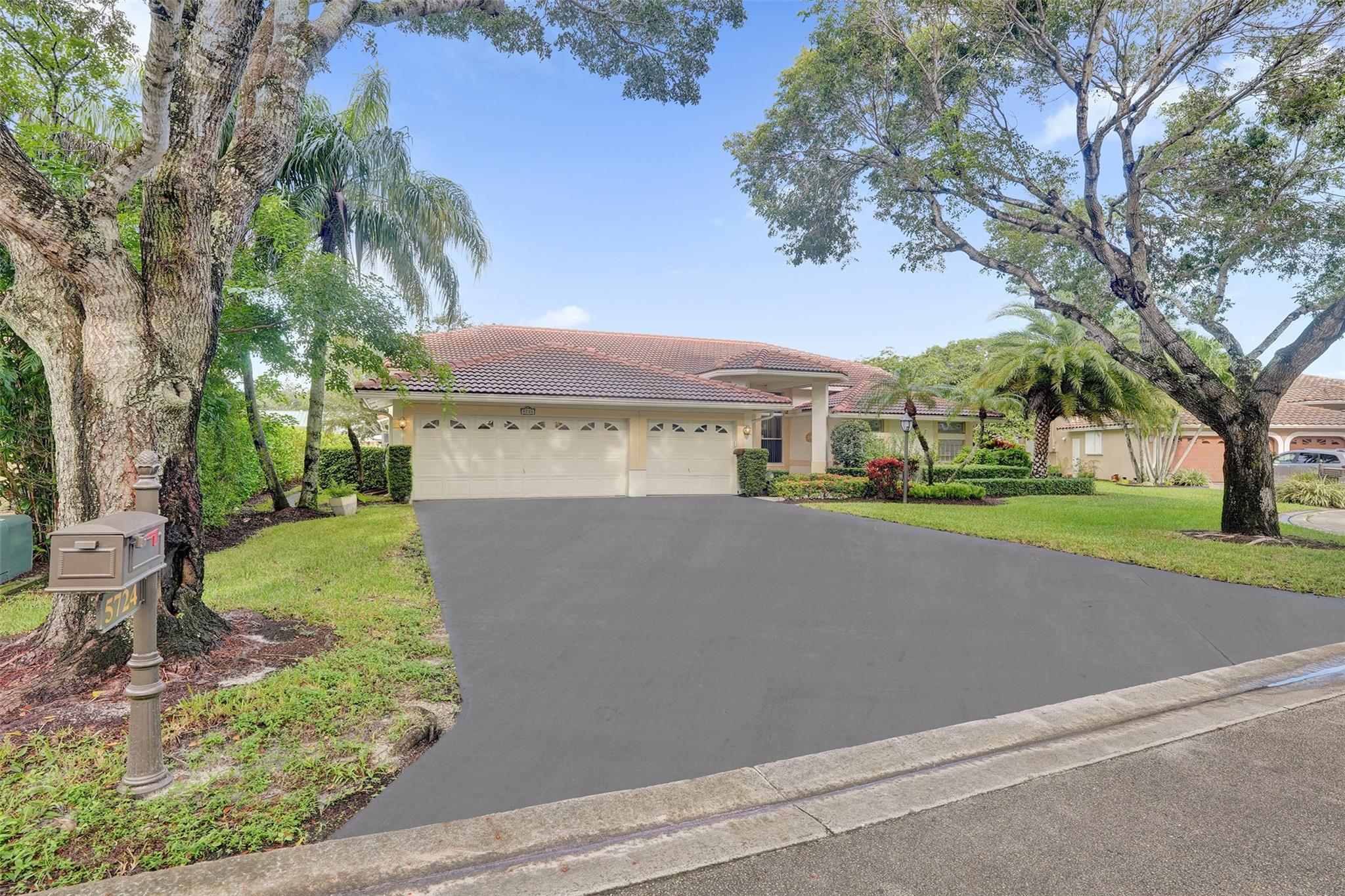 5724 NW 100TH WAY