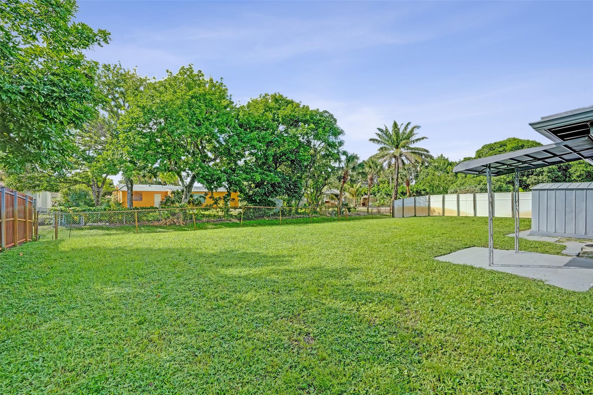 4738 NW 5th St