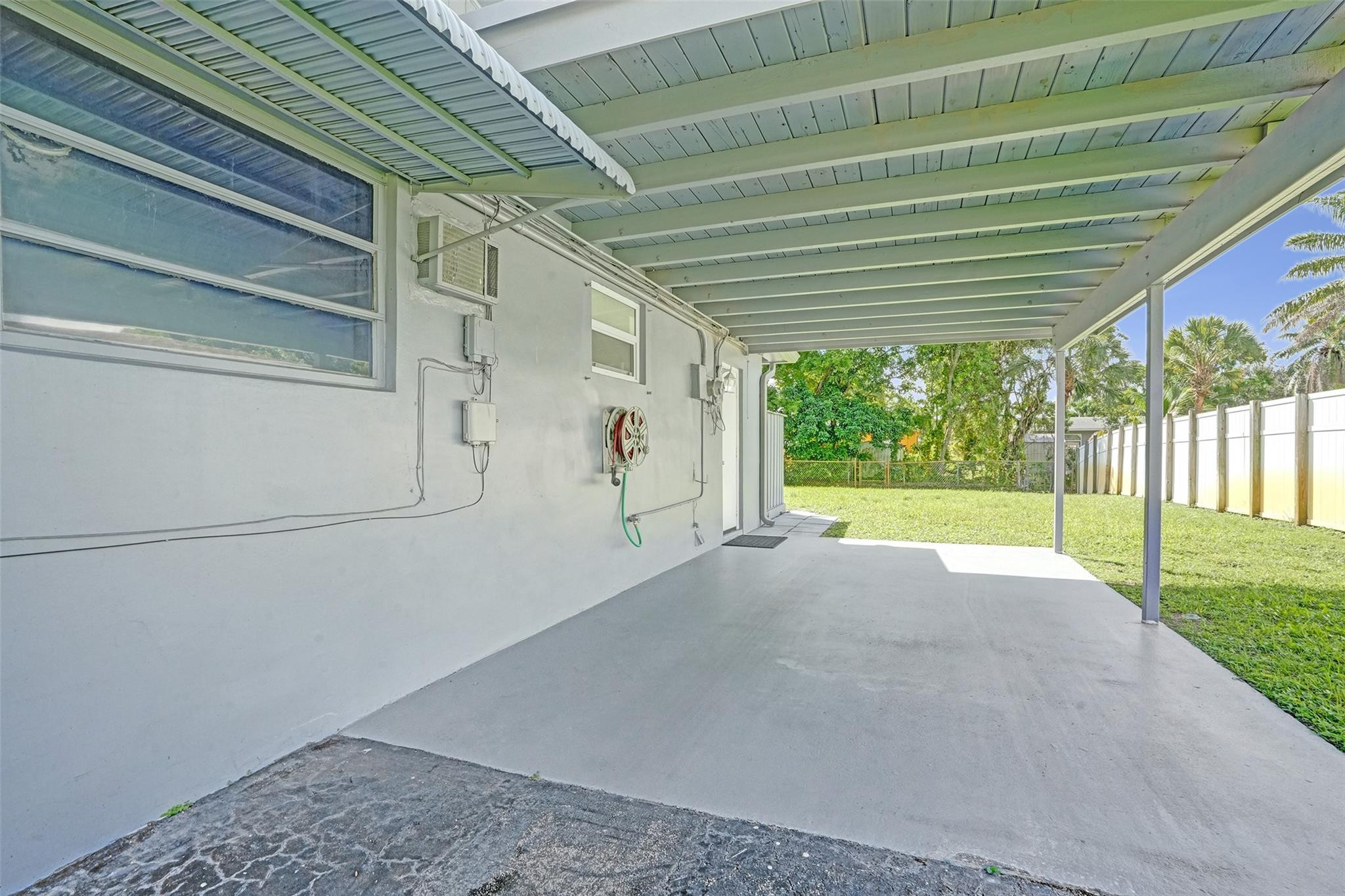 4738 NW 5th St
