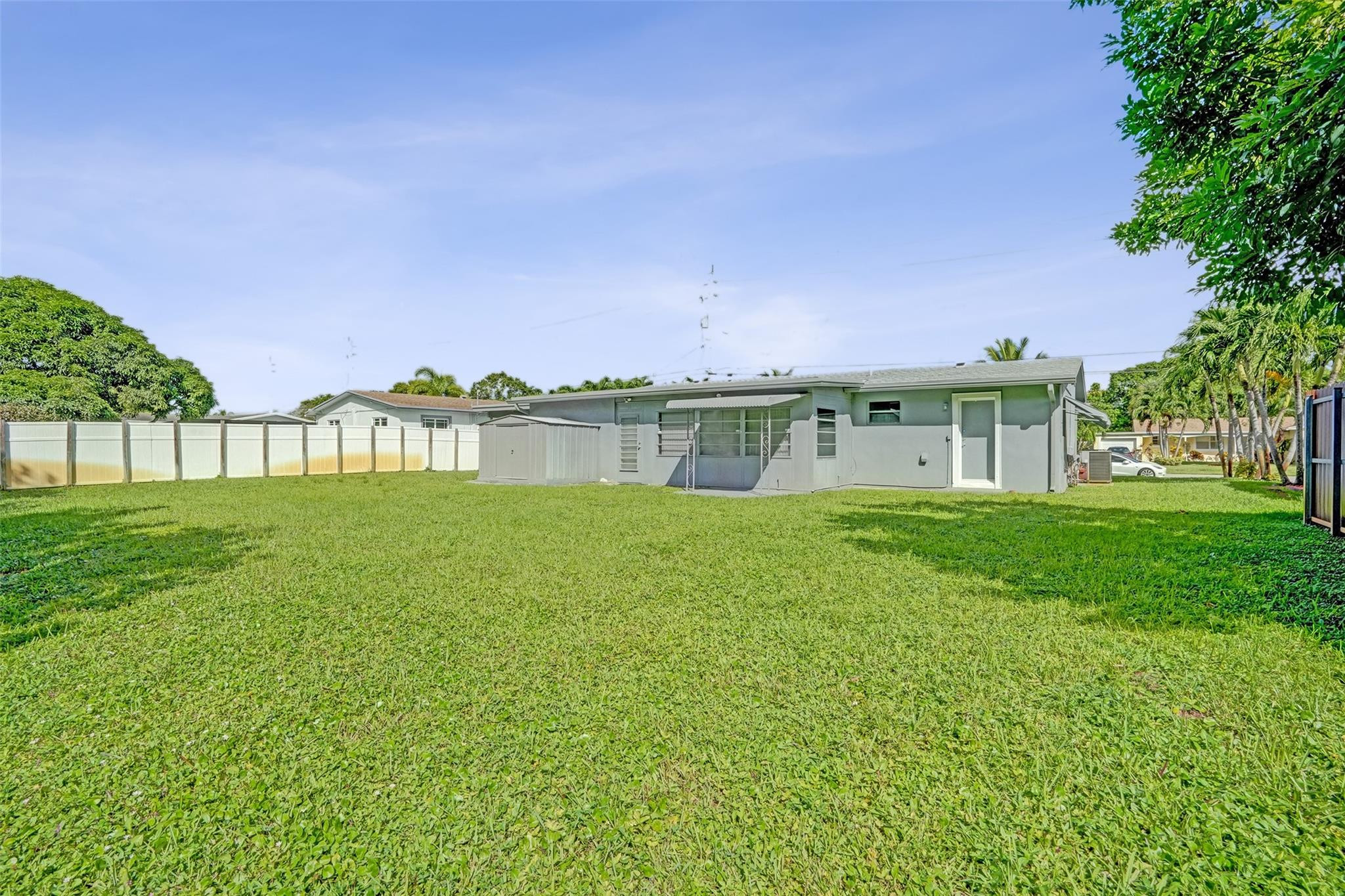 4738 NW 5th St