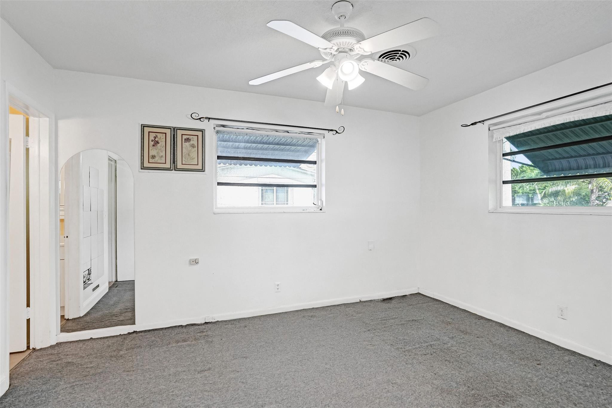 4738 NW 5th St
