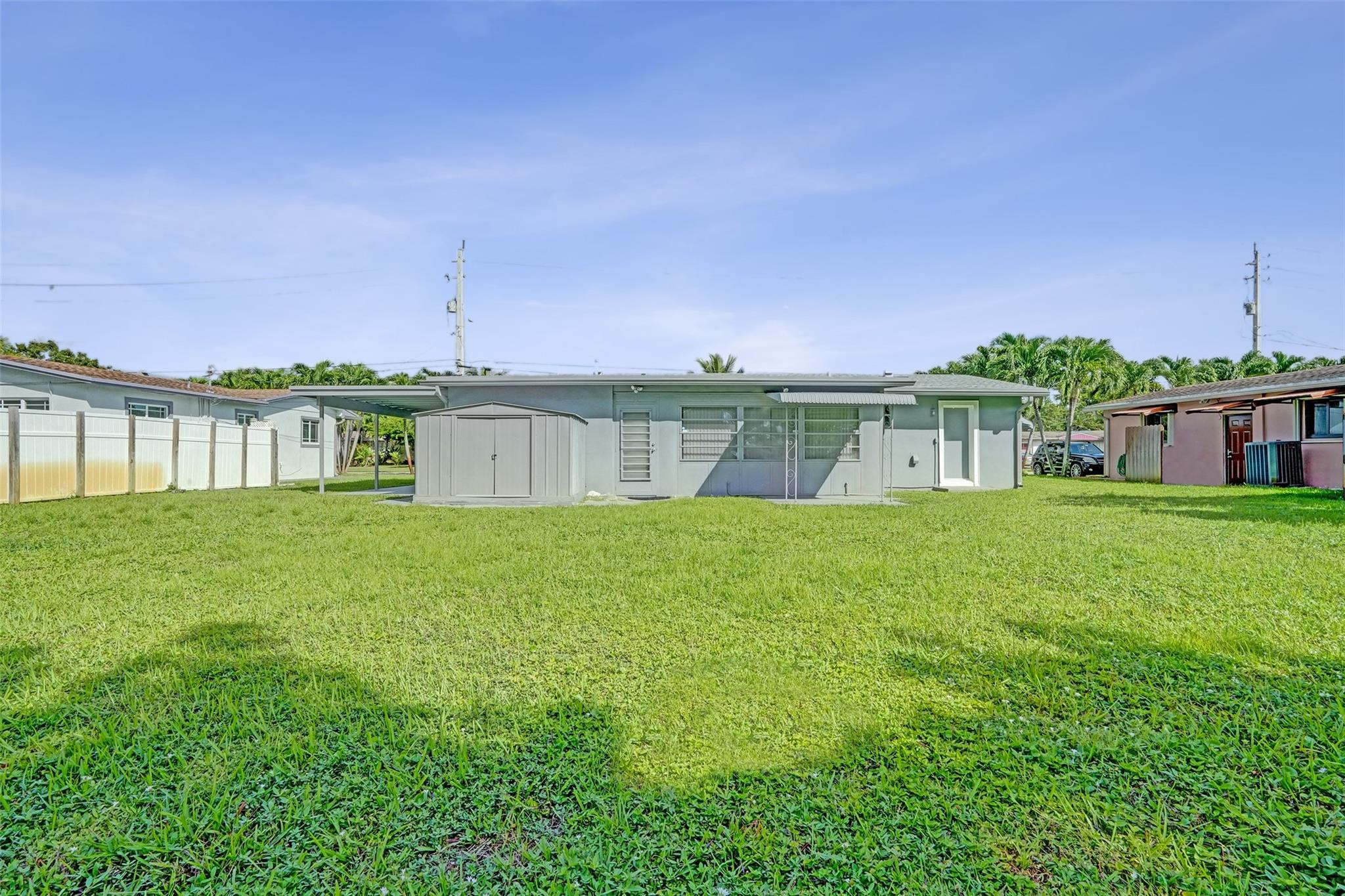 4738 NW 5th St