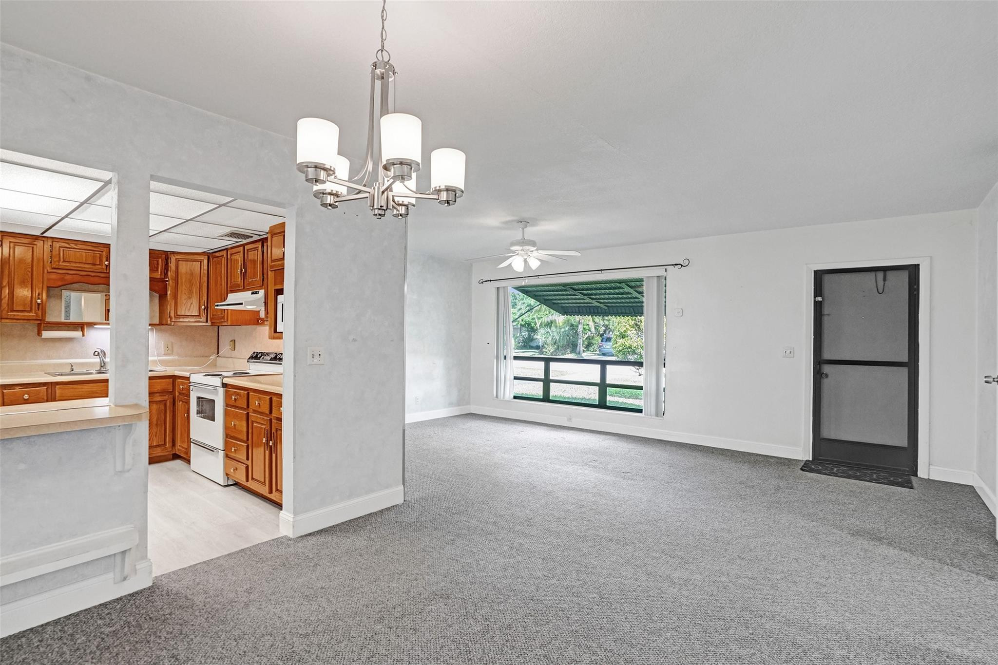 4738 NW 5th St