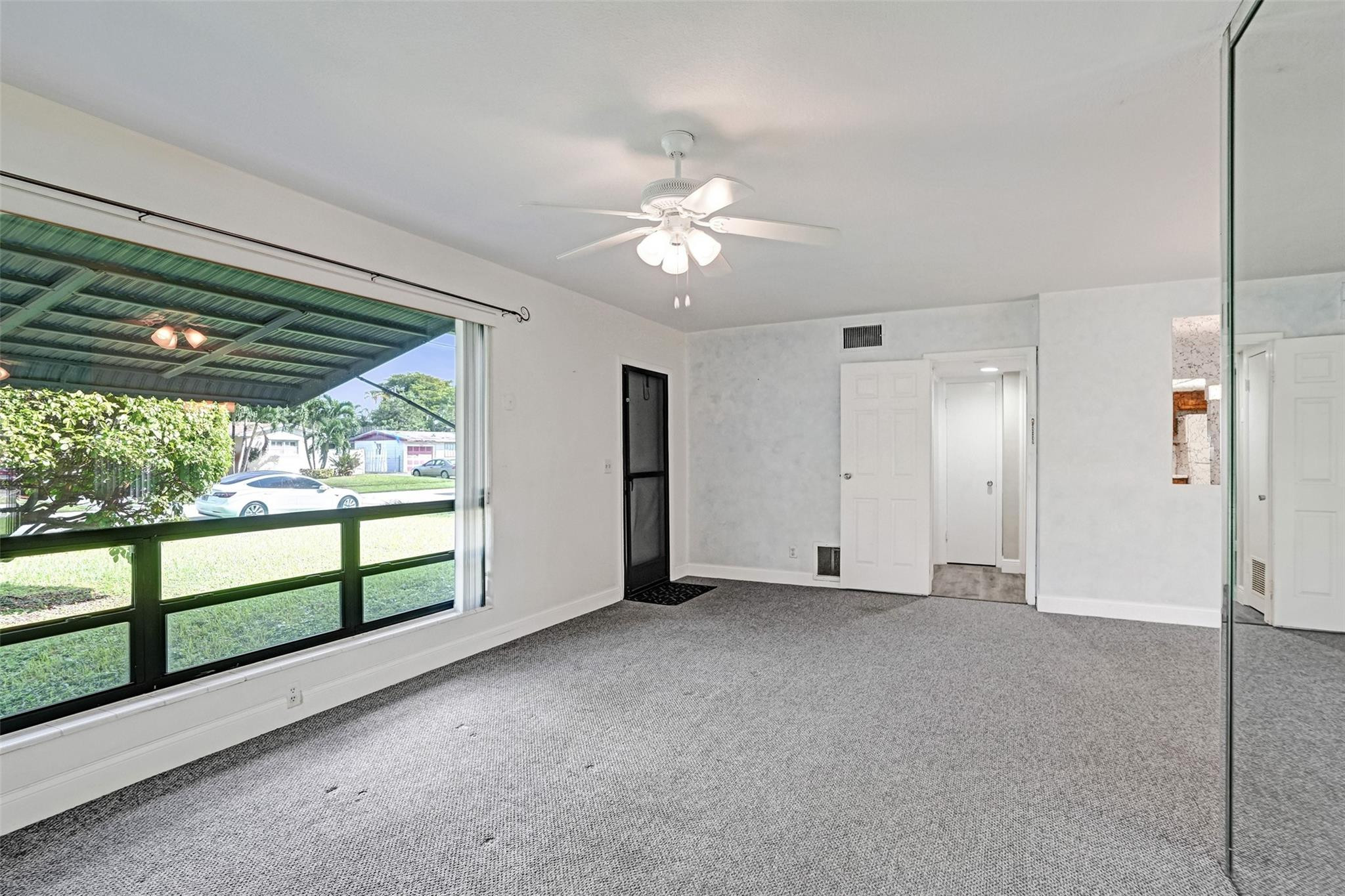 4738 NW 5th St