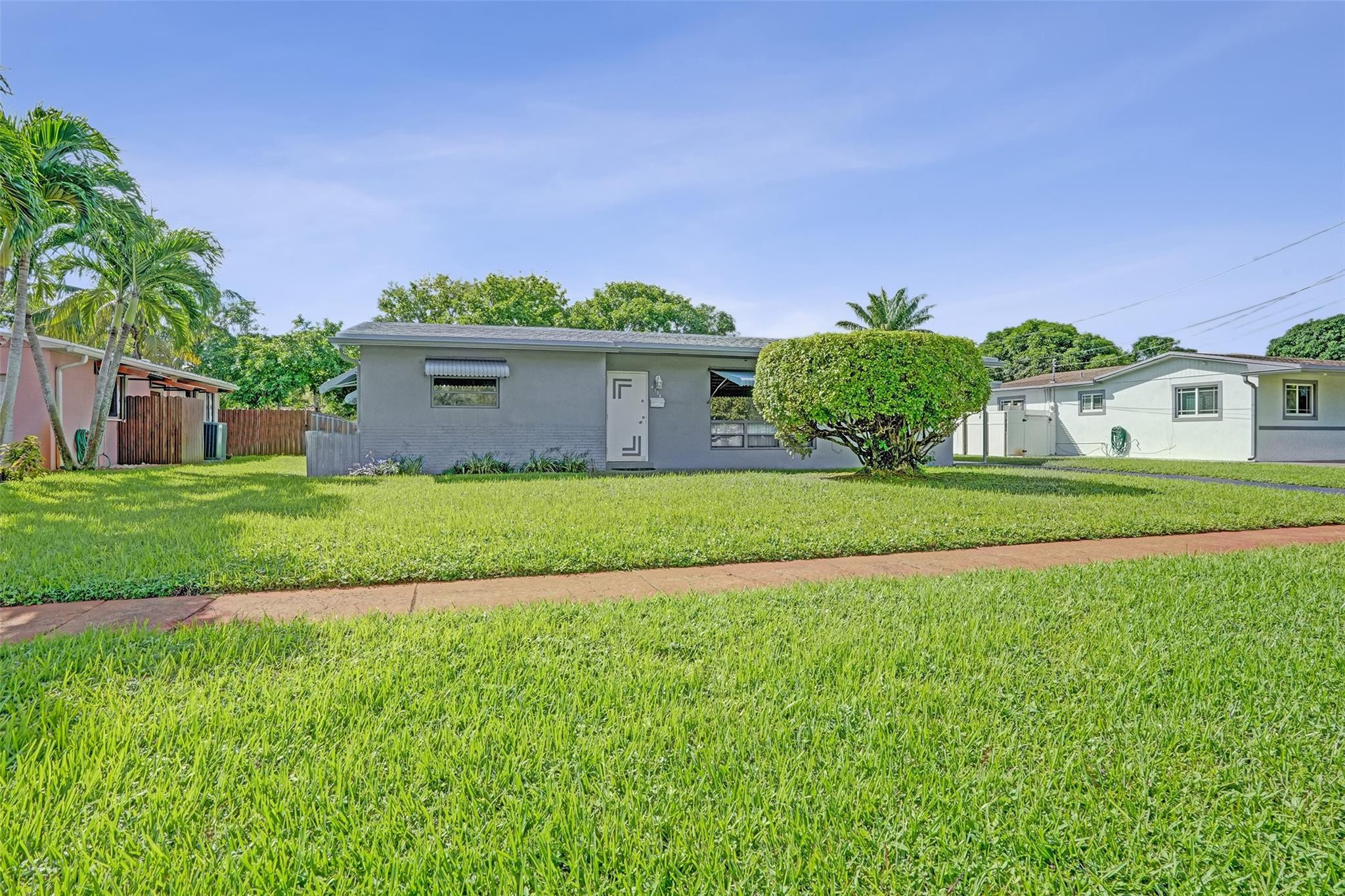 4738 NW 5th St