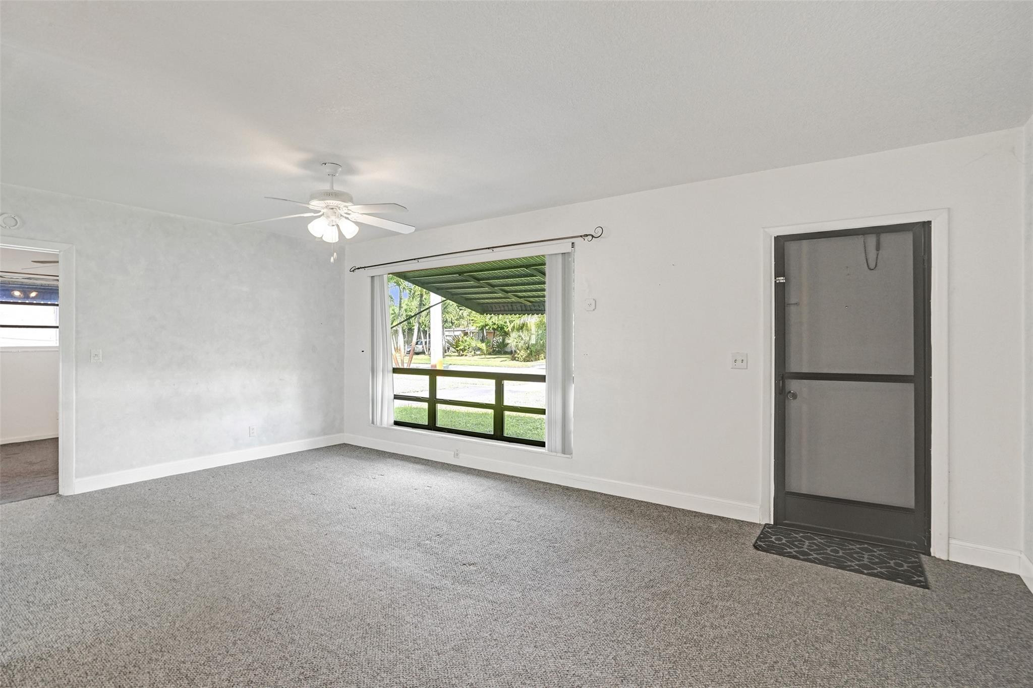 4738 NW 5th St