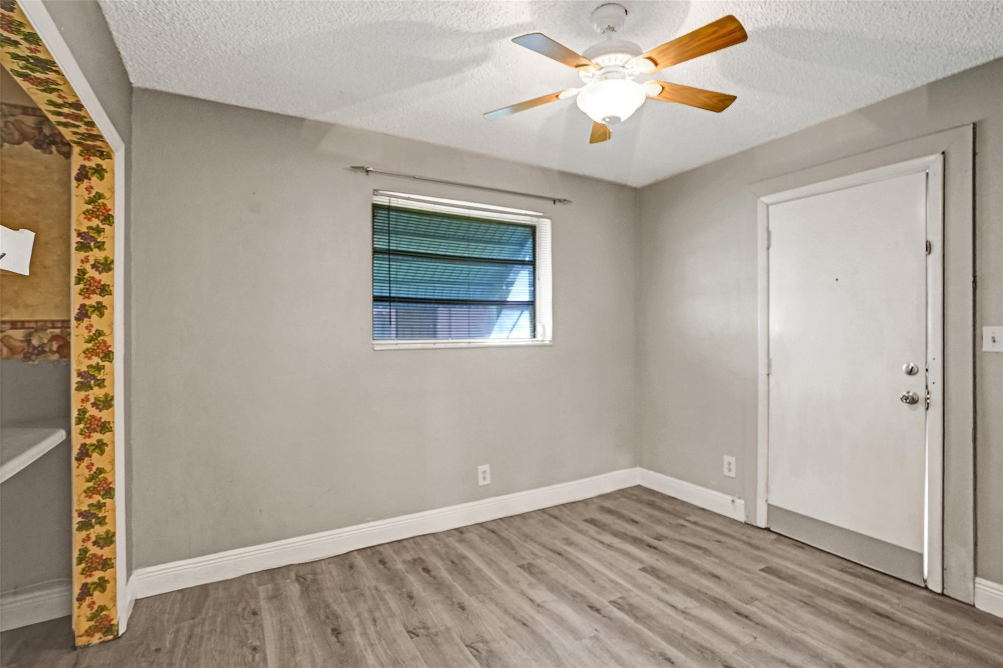4738 NW 5th St