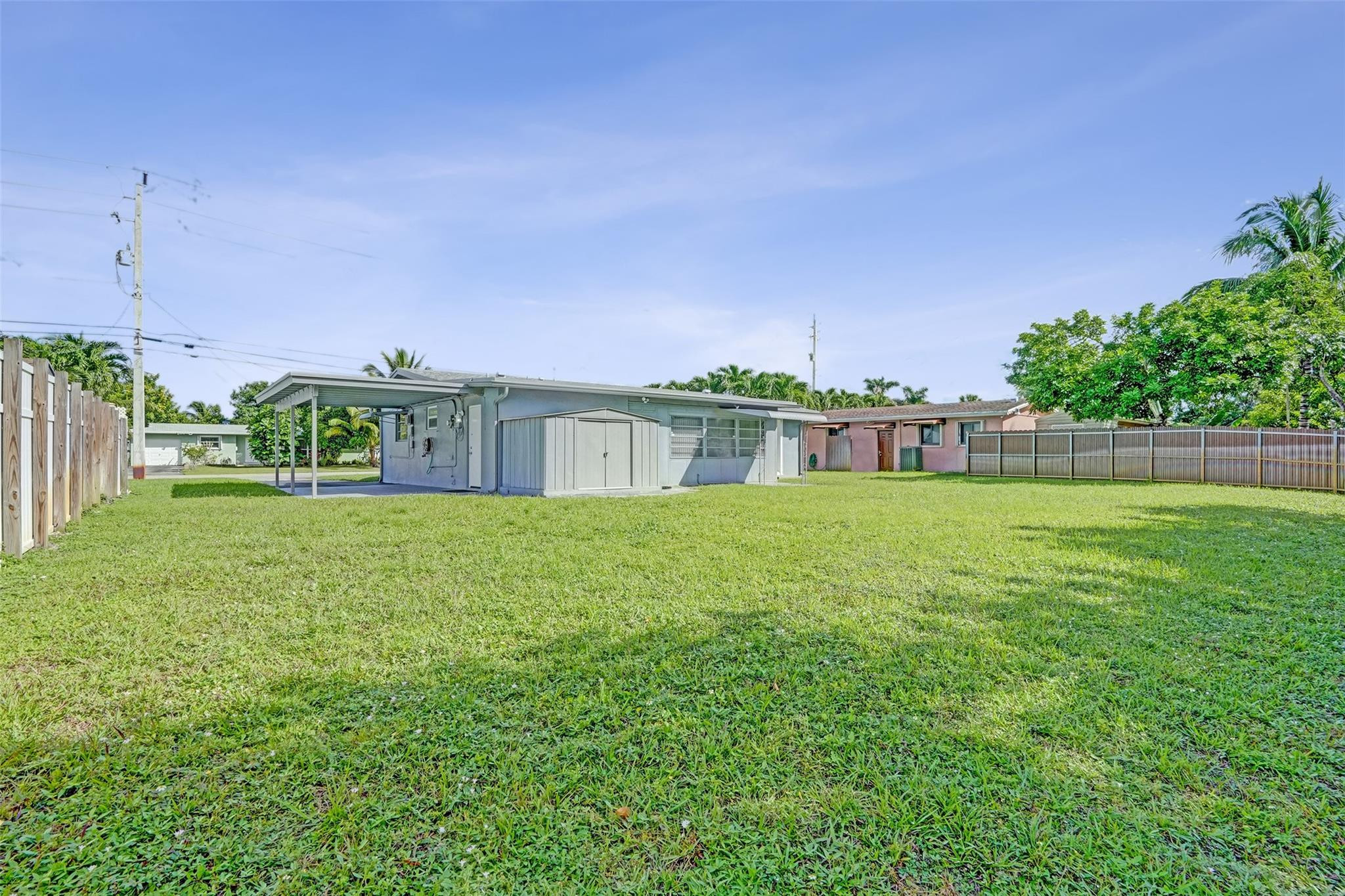 4738 NW 5th St