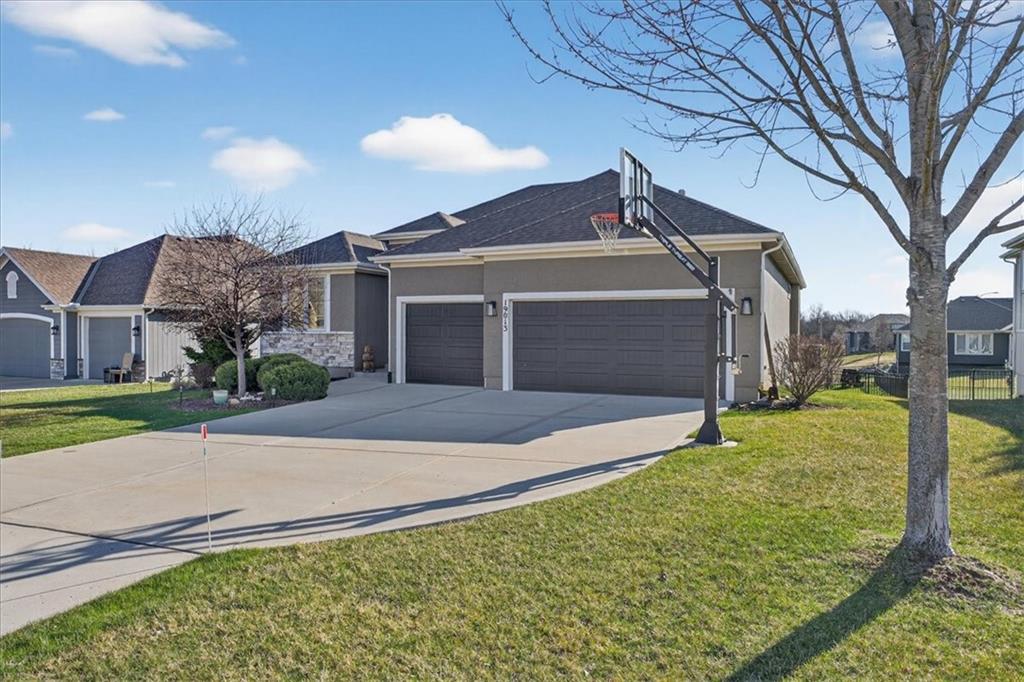 19013 Deer Run Street