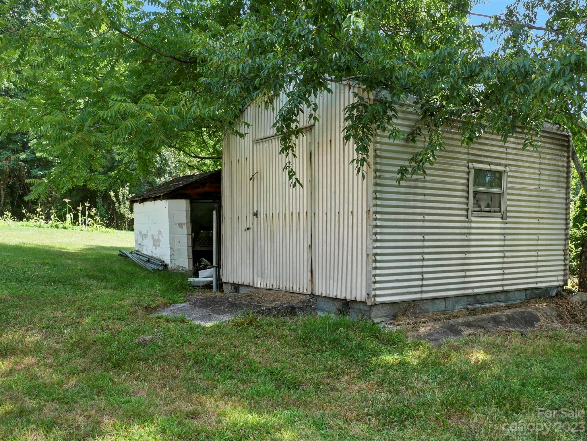 240 Norleon Avenue