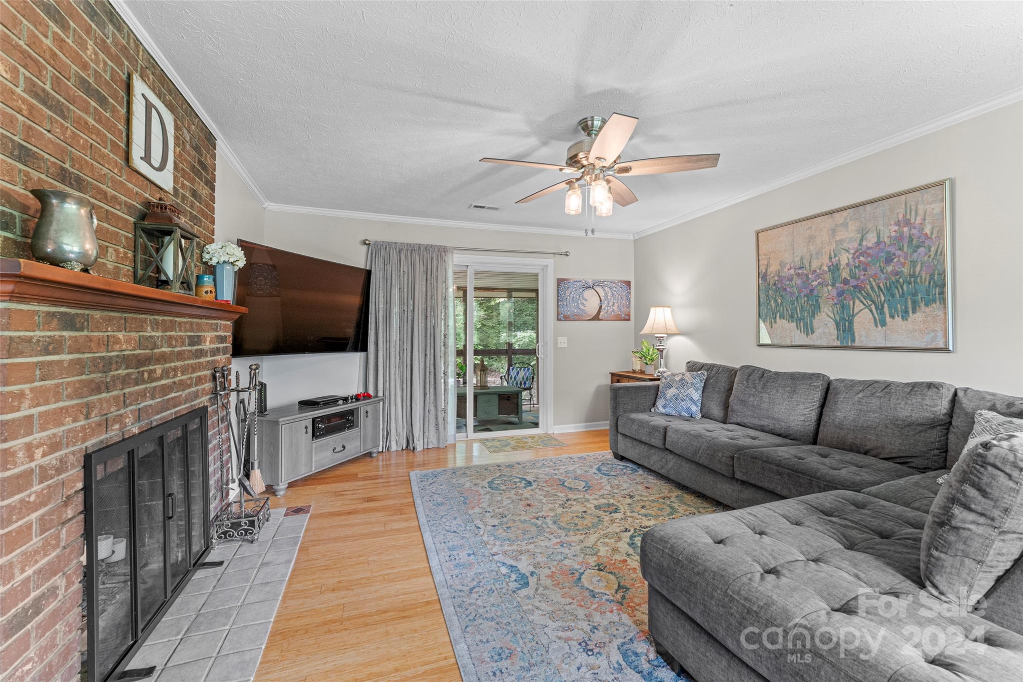 105 E Whisperwood Circle