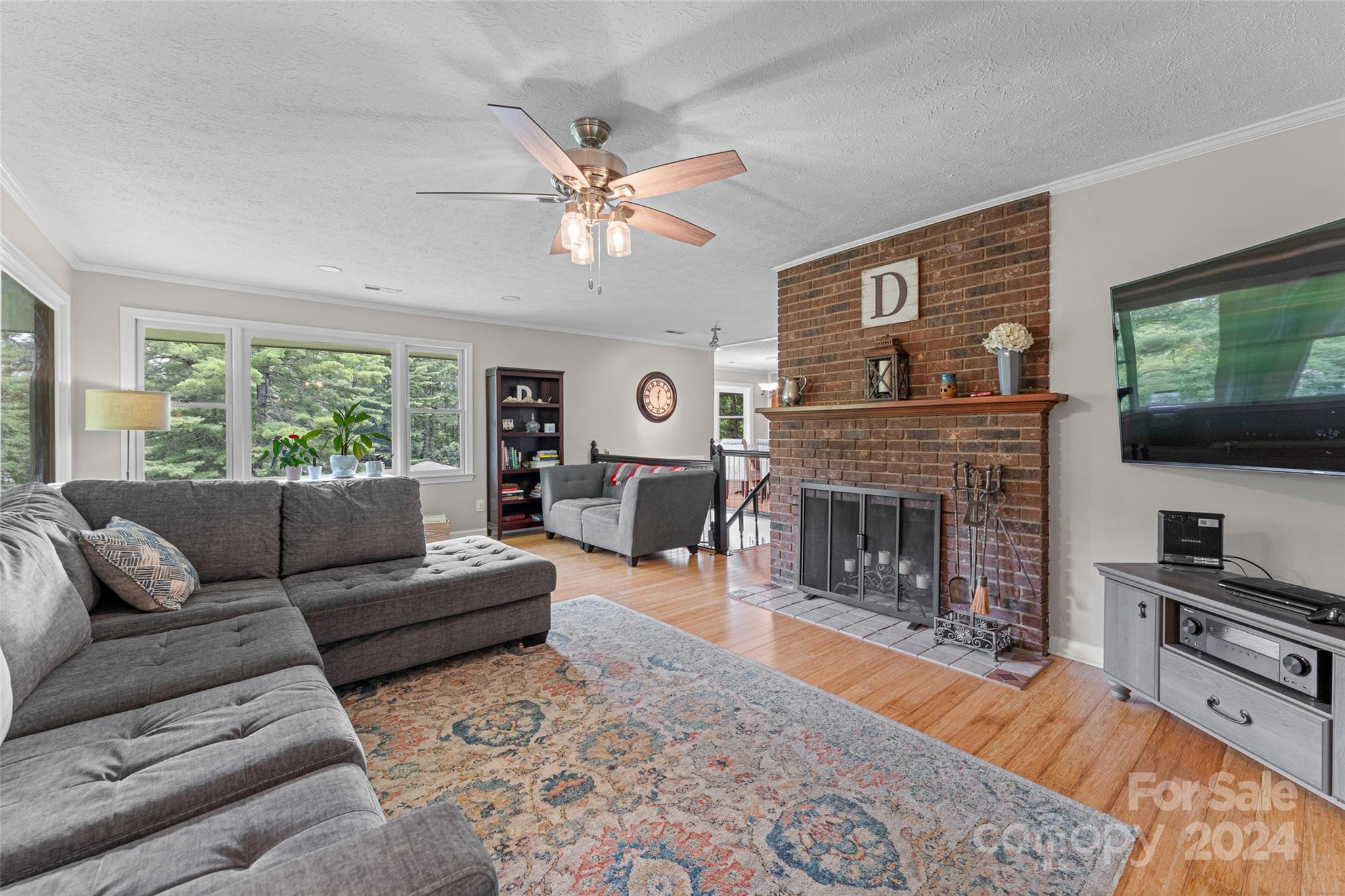 105 E Whisperwood Circle