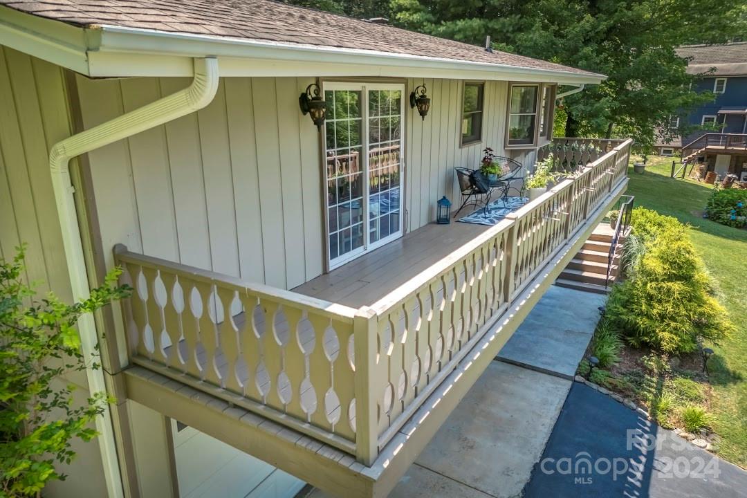 105 E Whisperwood Circle