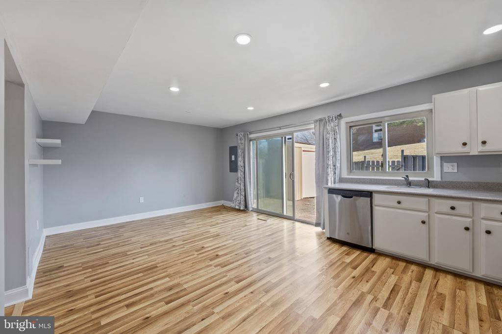 9052 CENTERWAY ROAD