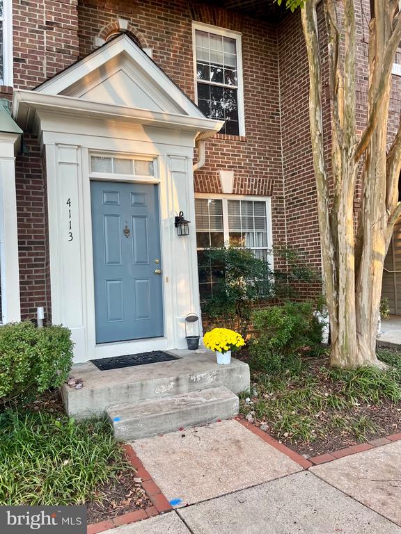 4113 LEXINGTON COURT