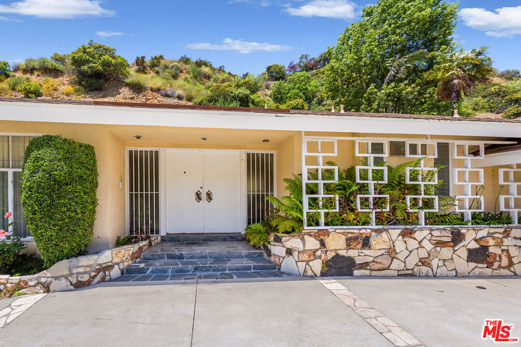2321 Coldwater Canyon Drive
