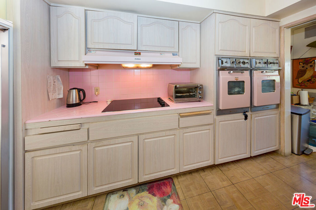 2321 Coldwater Canyon Drive