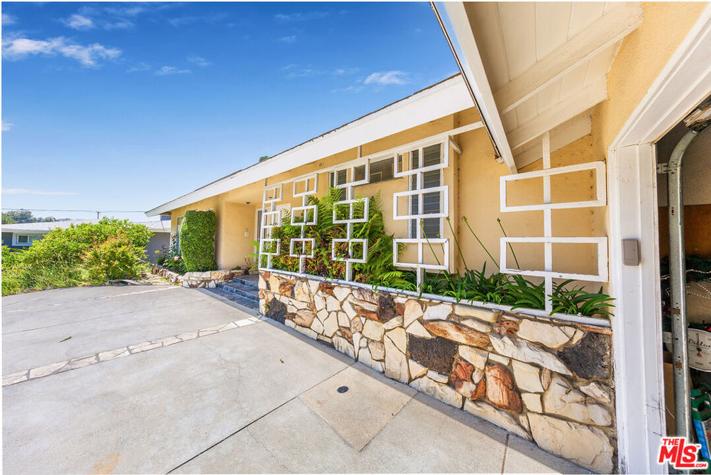 2321 Coldwater Canyon Drive