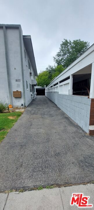 10717 Bloomfield Street