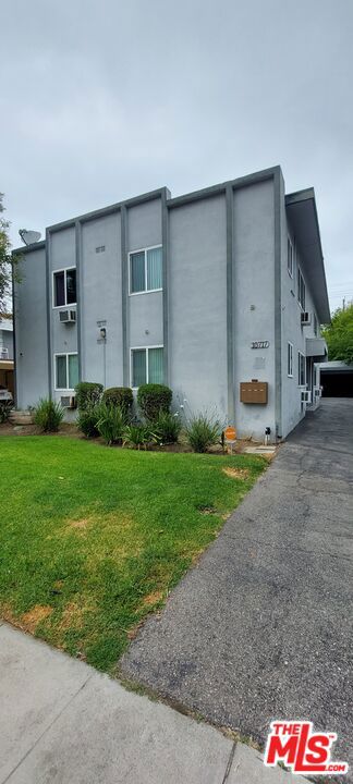 10717 Bloomfield Street