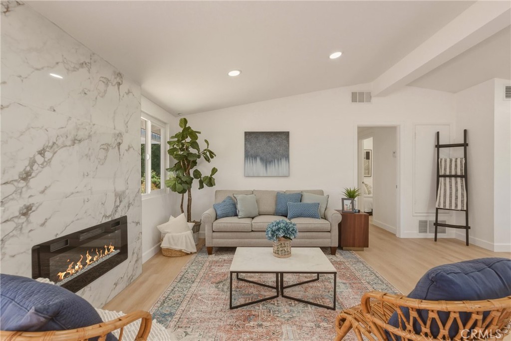 2107 Pomona