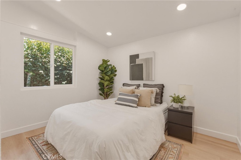 2107 Pomona