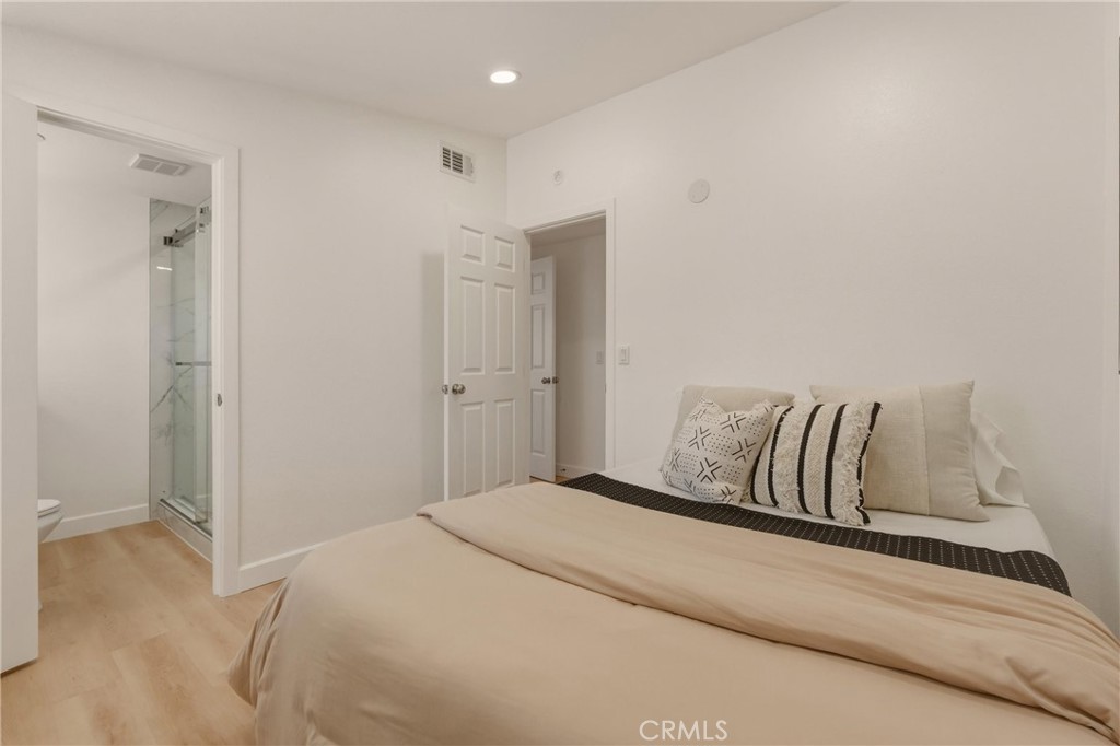 2107 Pomona