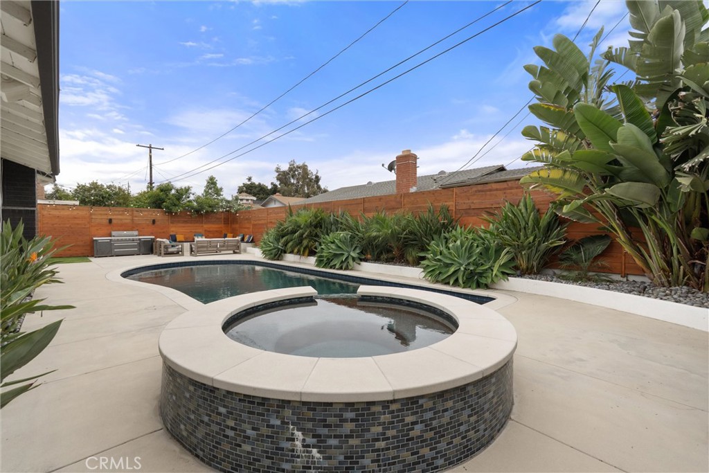 2422 S Salta Street
