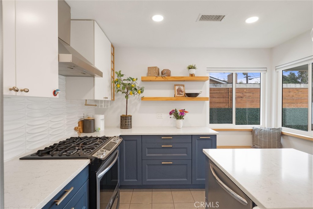 2422 S Salta Street
