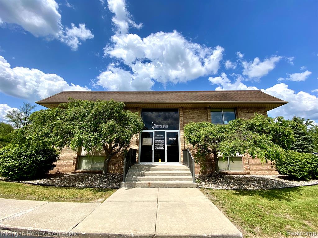 2290 E HILL Road 106