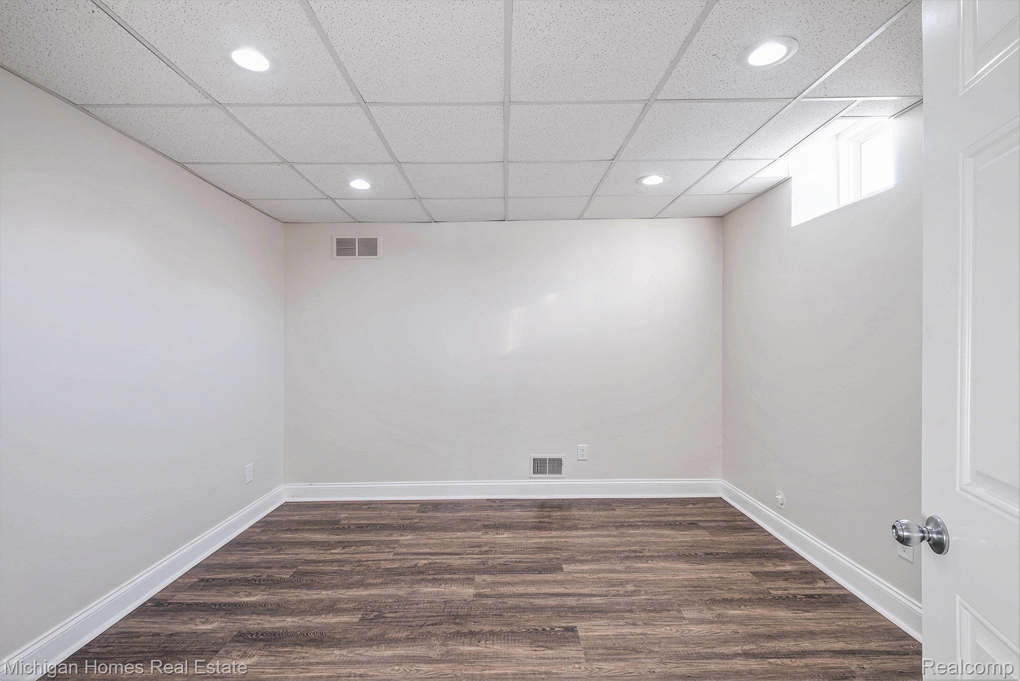 8096 Peninsula Circle