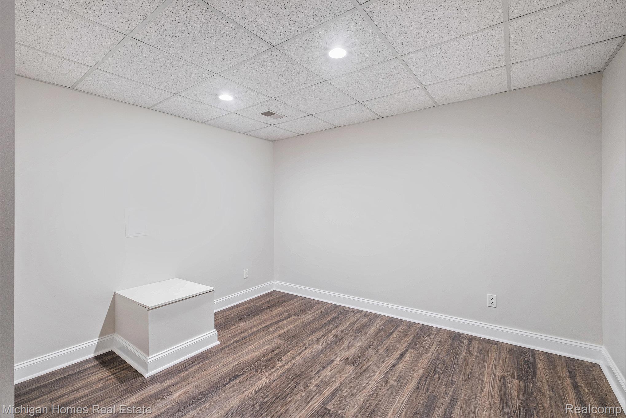 8096 Peninsula Circle