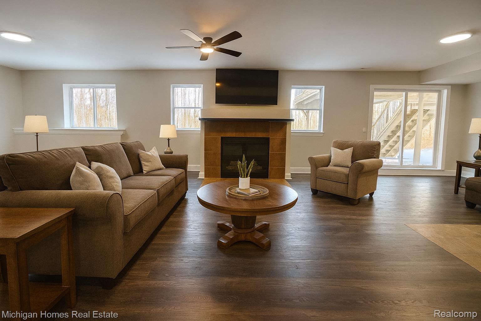 8096 Peninsula Circle