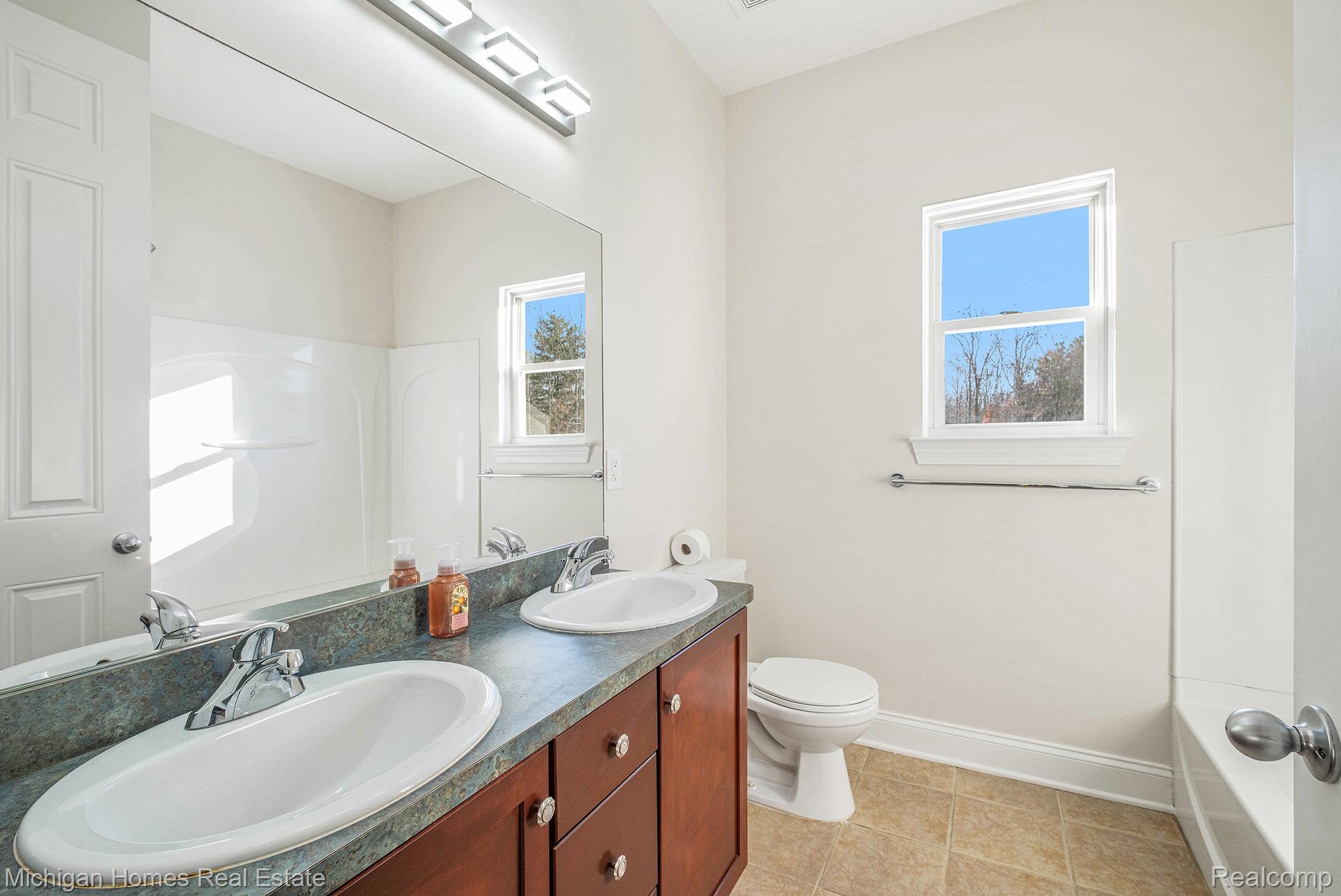 8096 Peninsula Circle