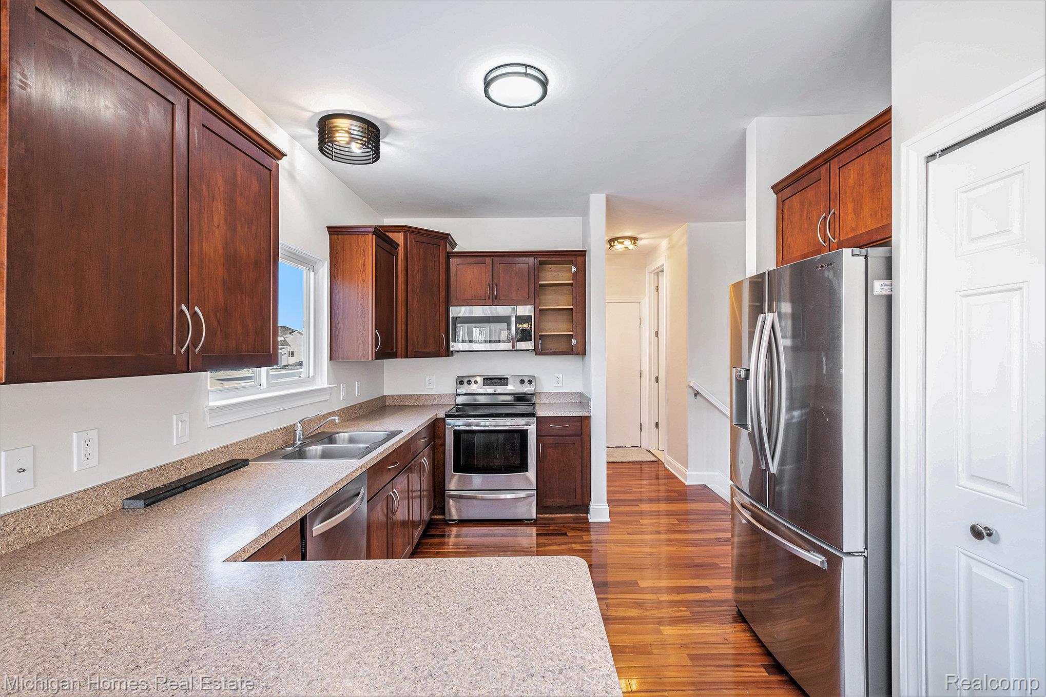 8096 Peninsula Circle