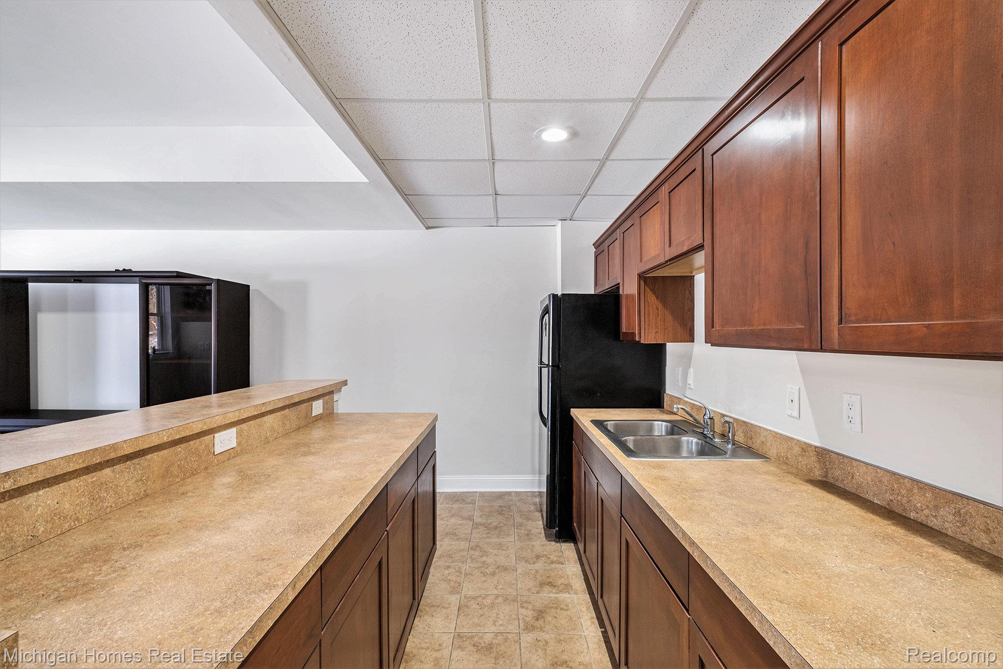 8096 Peninsula Circle