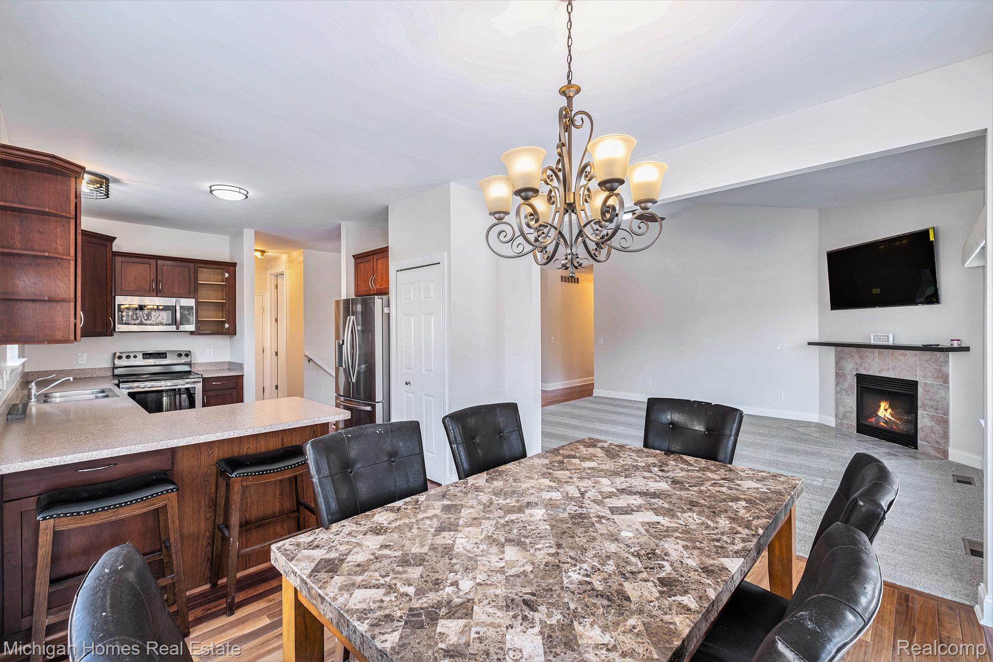 8096 Peninsula Circle