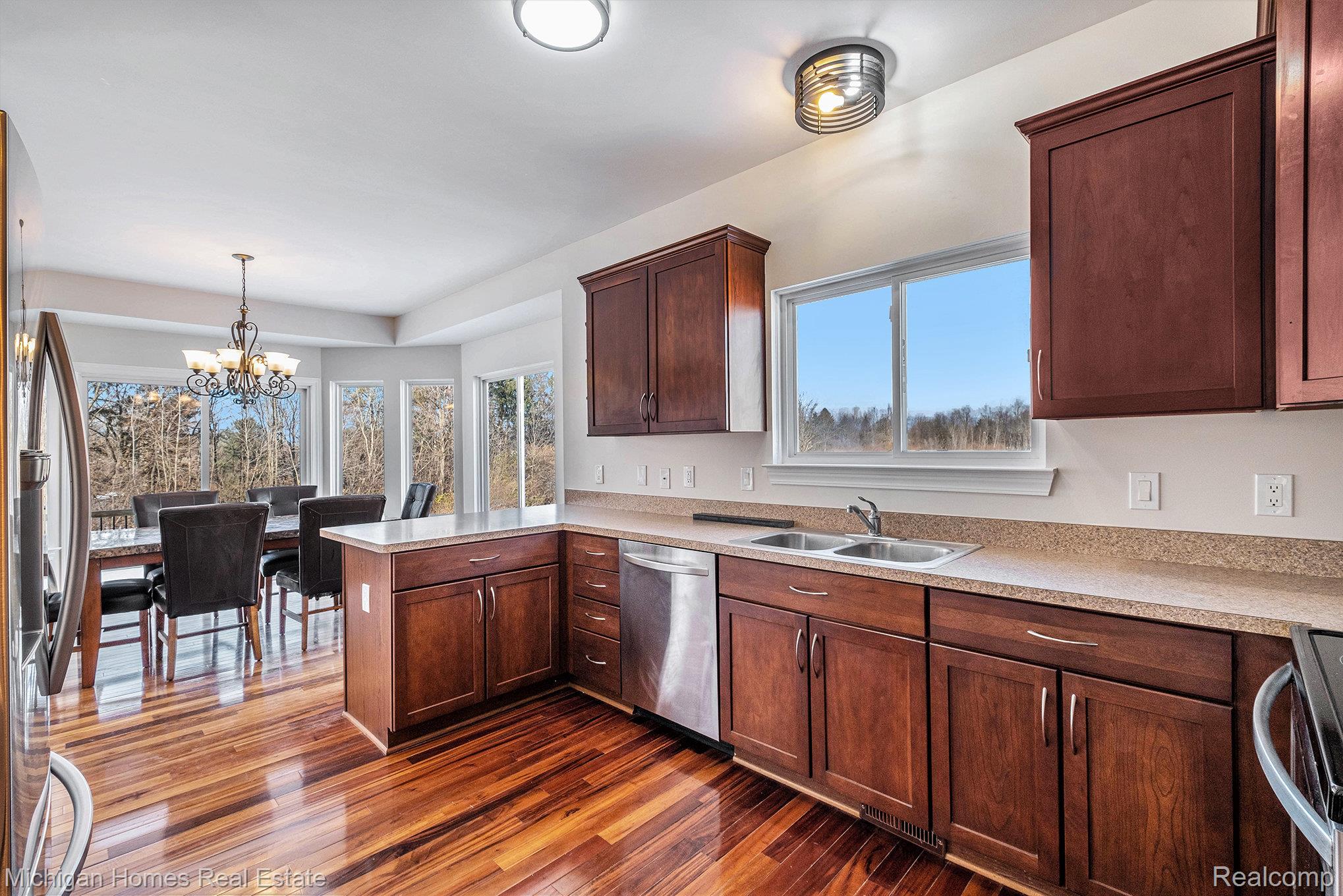 8096 Peninsula Circle