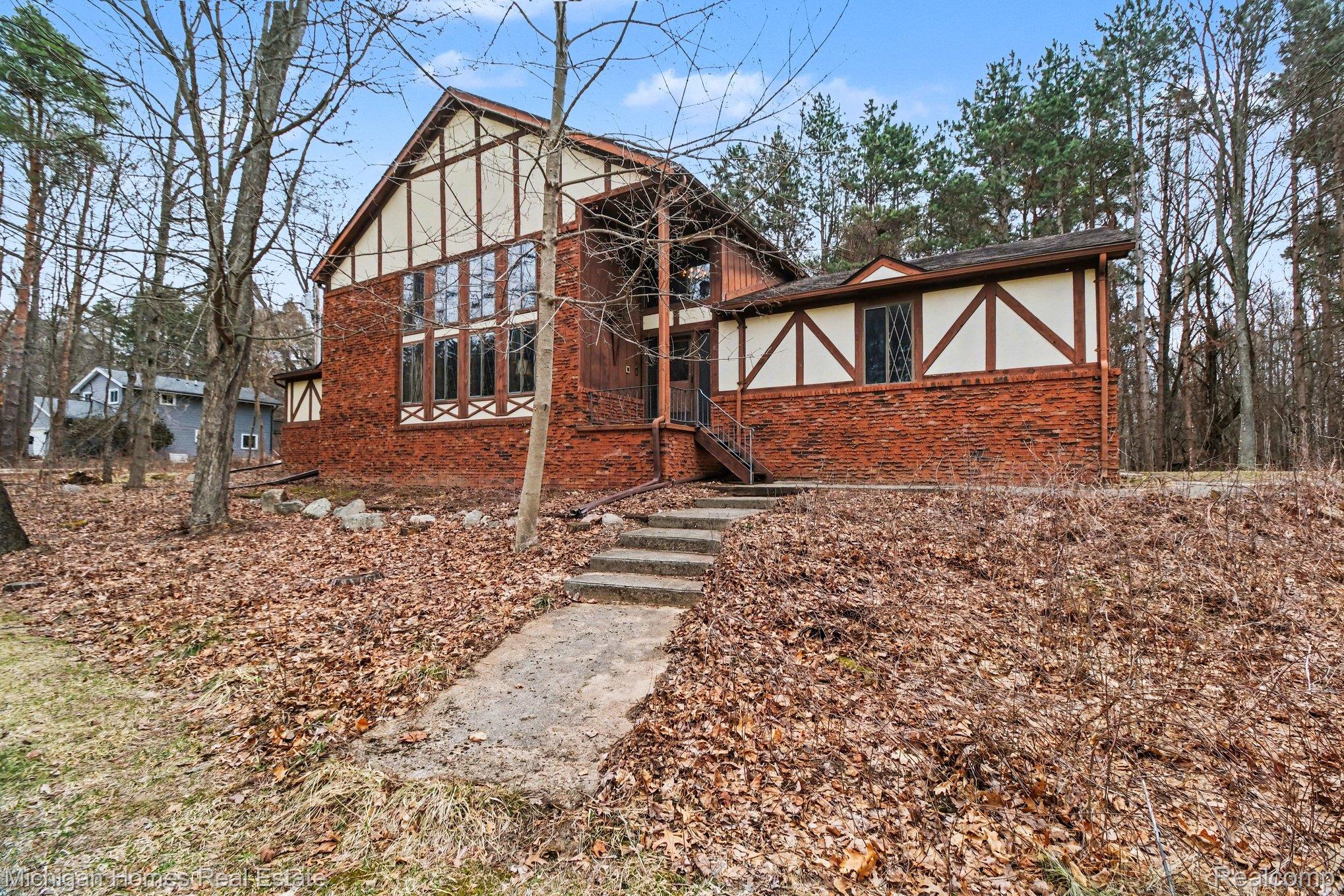 885 Rustic Village Lane